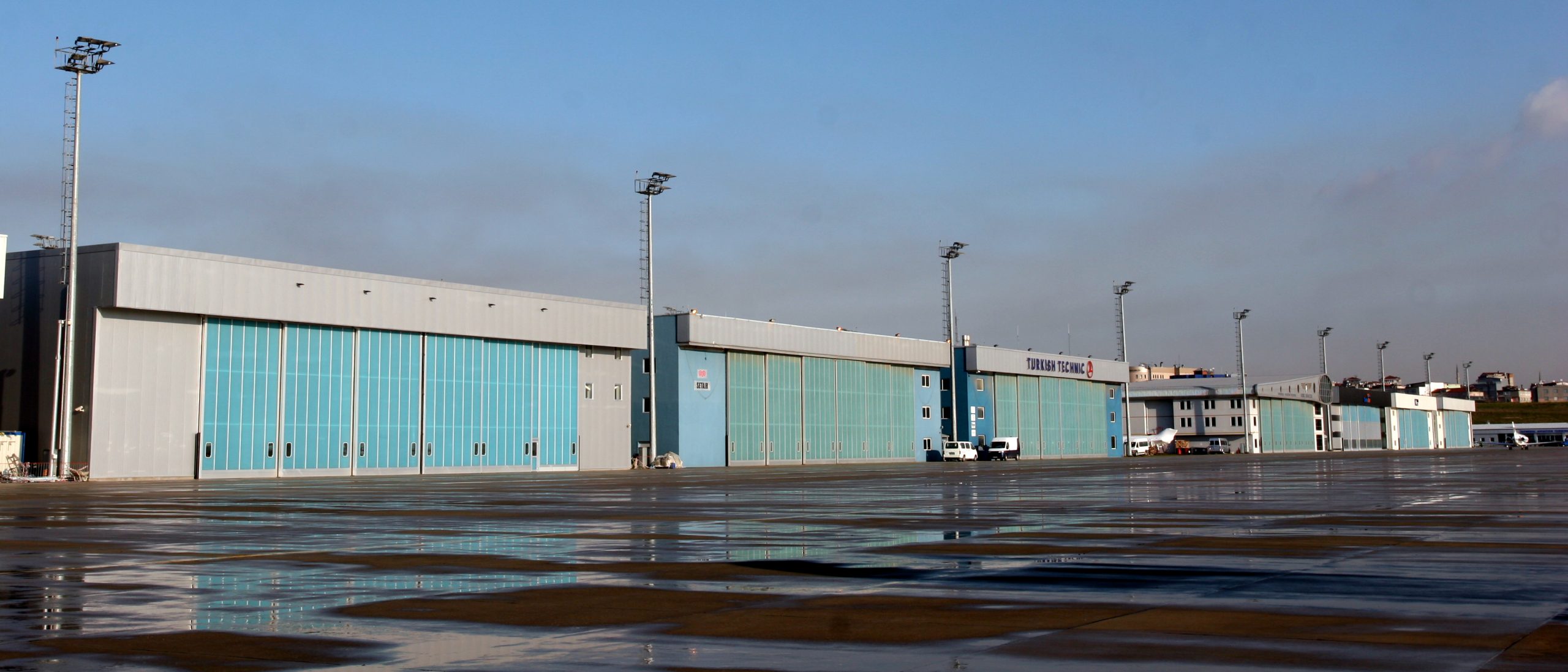 hangar 207